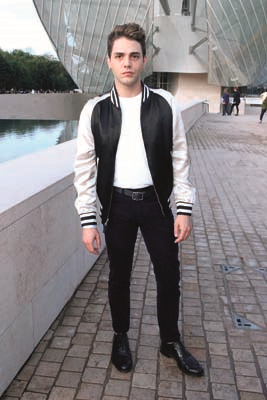 PARİS MODA HAFTASINDA TASARIMCILARIN RENKLİ DÜNYALARINA YOLCULUK