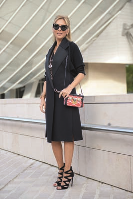 PARİS MODA HAFTASINDA TASARIMCILARIN RENKLİ DÜNYALARINA YOLCULUK