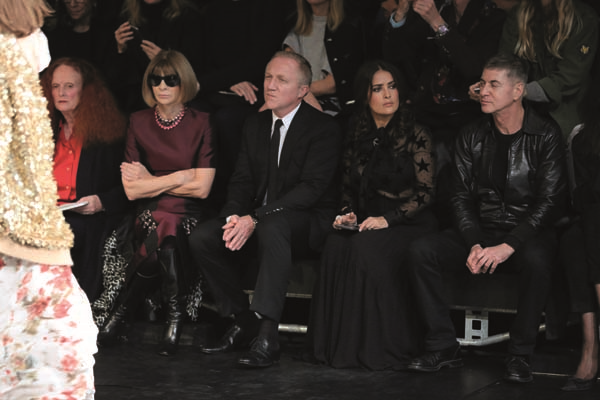 PARİS MODA HAFTASINDA TASARIMCILARIN RENKLİ DÜNYALARINA YOLCULUK