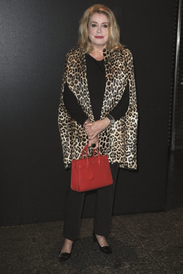 PARİS MODA HAFTASINDA TASARIMCILARIN RENKLİ DÜNYALARINA YOLCULUK