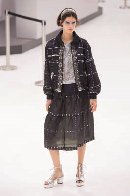 PARİS MODA HAFTASINDA TASARIMCILARIN RENKLİ DÜNYALARINA YOLCULUK