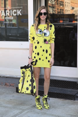 CHIARA FERRAGNI EĞLENCELİ TARZIYLA FARK YARATIYOR