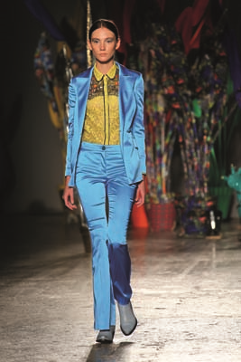 LEITMOTIV’İN TASARIMCILARI JUAN CARO & FABIO SASSO BAŞROLÜ BASKILARA VE CANLI RENKLERE VERİYORLAR