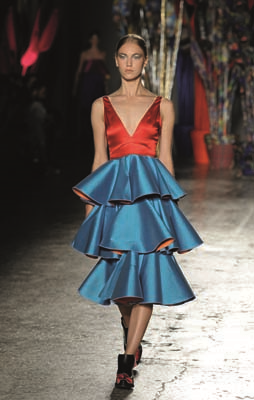 LEITMOTIV’İN TASARIMCILARI JUAN CARO & FABIO SASSO BAŞROLÜ BASKILARA VE CANLI RENKLERE VERİYORLAR