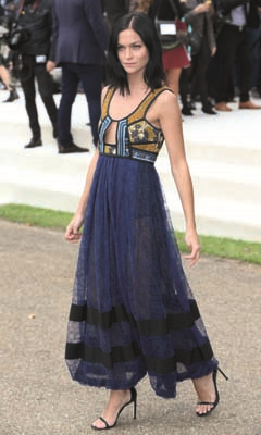 DJ VE MODEL LEIGH LEZARK TRENDLERİ TAKİP ETMİYOR