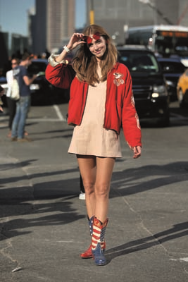 CHIARA FERRAGNI EĞLENCELİ TARZIYLA FARK YARATIYOR