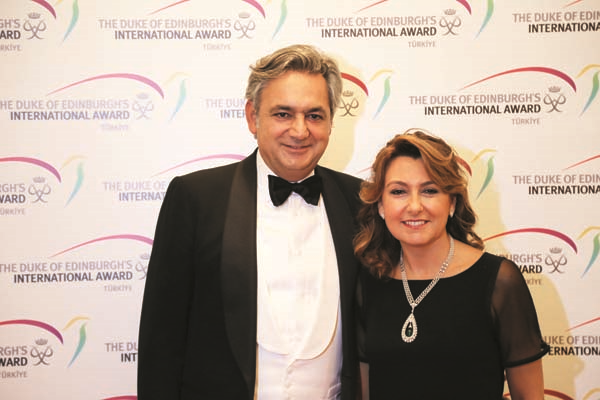 PRENS EDWARD’IN ONUR KONUĞU OLDUĞU GALA YEMEĞİNDE  CEMİYET BULUŞTU