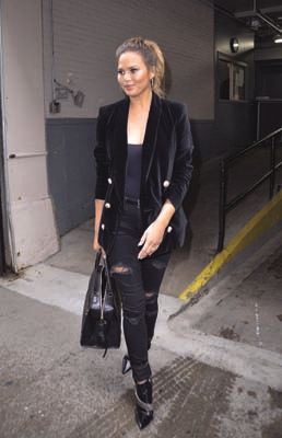 SEZONUN GÖZDESİ  KADİFE TASARIMLAR