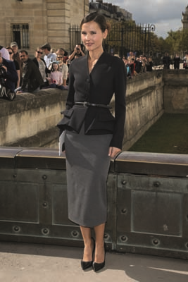 FRANSIZ OYUNCU VIRGINIE LEDOYEN SADE VE ZARİF TARZIYLA BEĞENİ TOPLUYOR