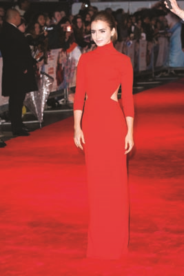 LILY COLLINS FARKLI TARZLARI DENEMEYİ SEVİYOR