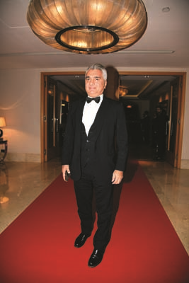 PRENS EDWARD’IN ONUR KONUĞU OLDUĞU GALA YEMEĞİNDE  CEMİYET BULUŞTU