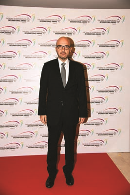 PRENS EDWARD’IN ONUR KONUĞU OLDUĞU GALA YEMEĞİNDE  CEMİYET BULUŞTU