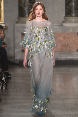 İTALYAN TASARIMCI LUISA BECCARIA ROMANTİK TASARIMLARIYLA BEĞENİ TOPLUYOR