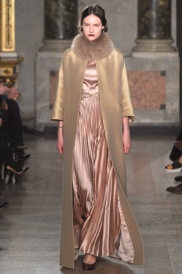 İTALYAN TASARIMCI LUISA BECCARIA ROMANTİK TASARIMLARIYLA BEĞENİ TOPLUYOR