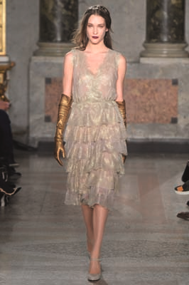 İTALYAN TASARIMCI LUISA BECCARIA ROMANTİK TASARIMLARIYLA BEĞENİ TOPLUYOR