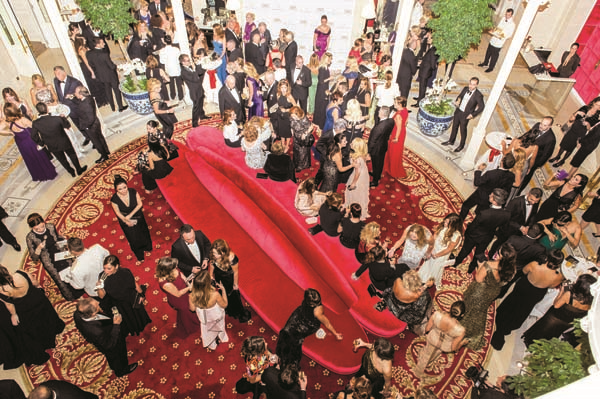 MONACO’DAKİ 29 EKİM CUMHURİYET BALOSU’NDA FRANSIZ VE TÜRK CEMİYETİ BULUŞTU