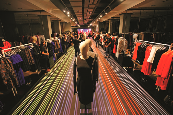  YENİ KOLEKSİYON TANITIMINDA DEĞİŞİM RÜZGARLARI 