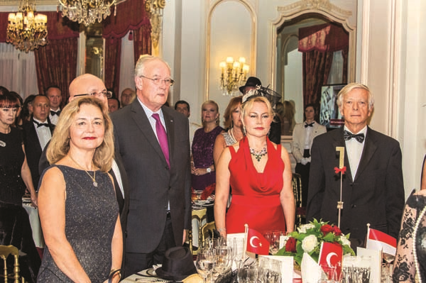 MONACO’DAKİ 29 EKİM CUMHURİYET BALOSU’NDA FRANSIZ VE TÜRK CEMİYETİ BULUŞTU