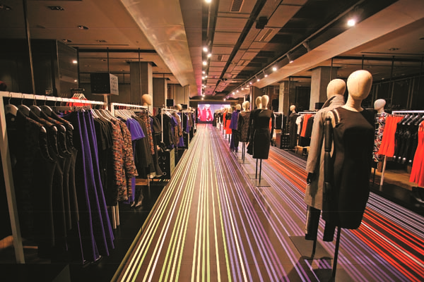  YENİ KOLEKSİYON TANITIMINDA DEĞİŞİM RÜZGARLARI 