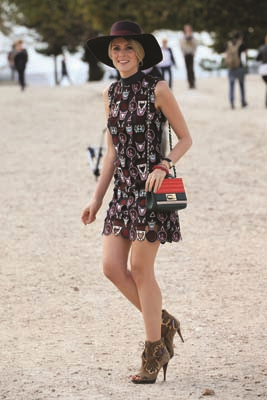 BELÇİKALI BLOGGER SOFIE VALKIERS SOKAKLARA RENK KATIYOR