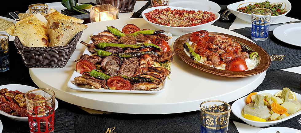 NİŞANTAŞI KÖŞEBAŞI, MİSAFİRLERİNİ 'NİŞANTAŞI BAŞKÖŞE' OLARAK AĞIRLAMAYA DEVAM EDİYOR