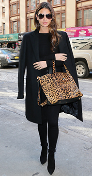 LILY ALDRIDGE ZEVKLİ TERCİHLERİYLE DİKKAT ÇEKİYOR