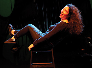 HOLLANDA KRALİYET OYUNCUSU NİLGÜN YERLİ’DEN  “ YERLİ -YERSİZ “ GÖSTERİ FİNALİ 