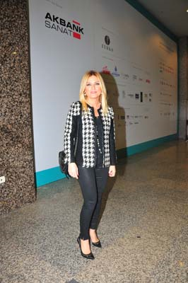 CONTEMPORARY ISTANBUL 2015 SANATSEVERLERLE BULUŞTU