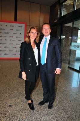 CONTEMPORARY ISTANBUL 2015 SANATSEVERLERLE BULUŞTU