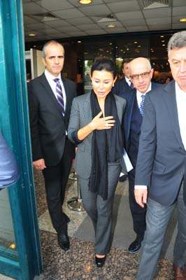 CONTEMPORARY ISTANBUL 2015 SANATSEVERLERLE BULUŞTU