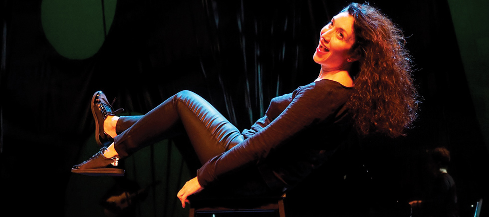 HOLLANDA KRALİYET OYUNCUSU NİLGÜN YERLİ’DEN  “ YERLİ -YERSİZ “ GÖSTERİ FİNALİ 