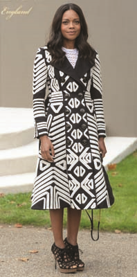 İNGİLİZ OYUNCU NAOMIE HARRIS KIRMIZI HALIDA RİSK ALMAKTAN ÇEKİNMİYOR