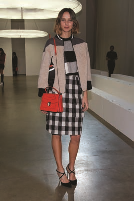 CANDELA NOVEMBRE TARZIYLA  İLHAM VERİYOR