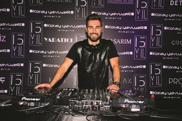 KORAY YAVUZER MİMARLIKTA 15. YILINI KUTLADI