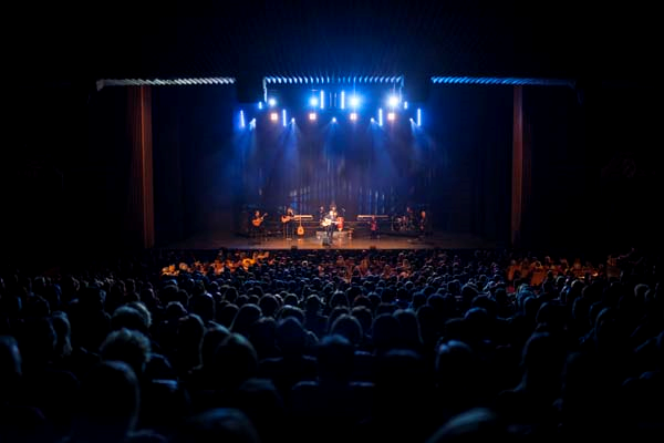 İSTANBUL'DA ENRICO MACIAS RÜZGARI ESTİ