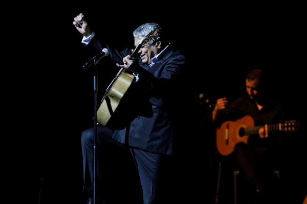 İSTANBUL'DA ENRICO MACIAS RÜZGARI ESTİ