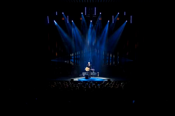 İSTANBUL'DA ENRICO MACIAS RÜZGARI ESTİ