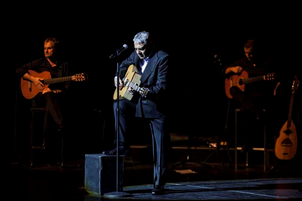 İSTANBUL'DA ENRICO MACIAS RÜZGARI ESTİ