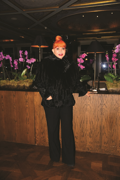 OGAN-ELA SOYSAL DAVETİNDE  BERNA KIRDAR’A  SÜRPRİZ YAŞ GÜNÜ 