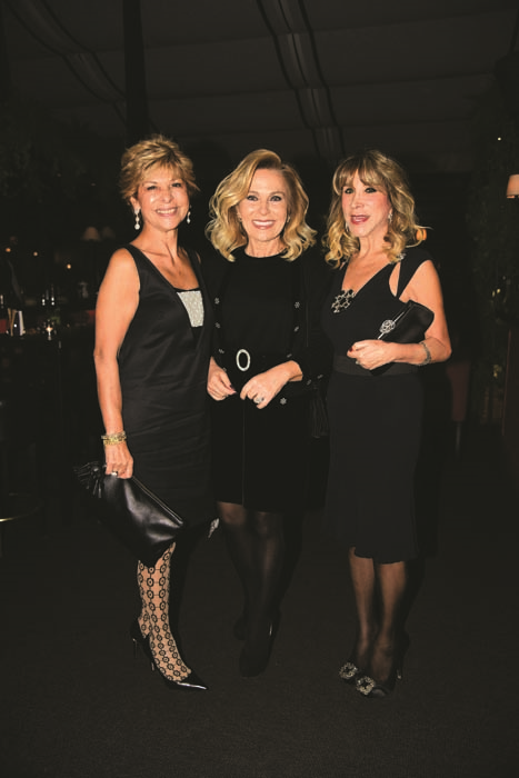 OGAN-ELA SOYSAL DAVETİNDE  BERNA KIRDAR’A  SÜRPRİZ YAŞ GÜNÜ 