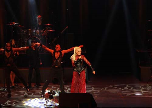 ZORLU PSM SAHNESİ’NDE SÜPERSTAR BÜYÜLEDİ