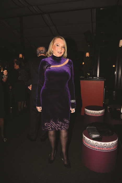 OGAN-ELA SOYSAL DAVETİNDE  BERNA KIRDAR’A  SÜRPRİZ YAŞ GÜNÜ 