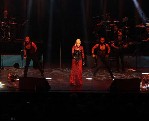 ZORLU PSM SAHNESİ’NDE SÜPERSTAR BÜYÜLEDİ