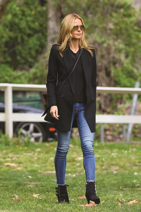 MODEL VE SUNUCU HEIDI KLUM HER ZAMAN HAVALI GÖZÜKMEYİ BAŞARIYOR