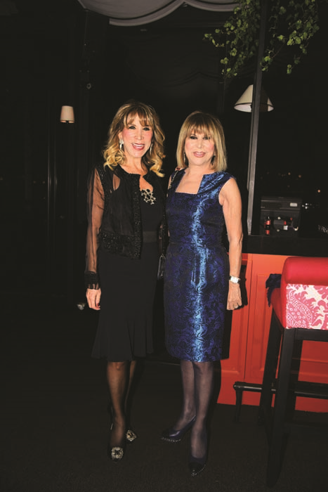 OGAN-ELA SOYSAL DAVETİNDE  BERNA KIRDAR’A  SÜRPRİZ YAŞ GÜNÜ 