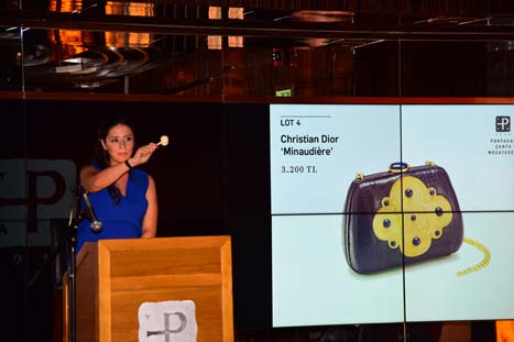 ÇANTA MÜZAYEDESİ PORTAKAL MÜZAYEDE EVİNDE SERGİLENDİ