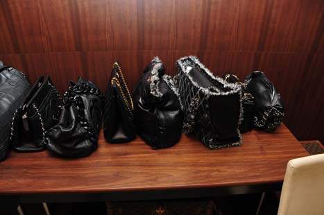 ÇANTA MÜZAYEDESİ PORTAKAL MÜZAYEDE EVİNDE SERGİLENDİ