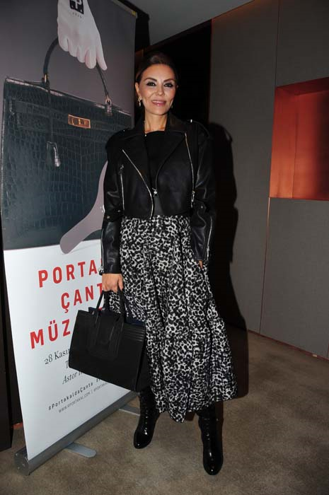 ÇANTA MÜZAYEDESİ PORTAKAL MÜZAYEDE EVİNDE SERGİLENDİ