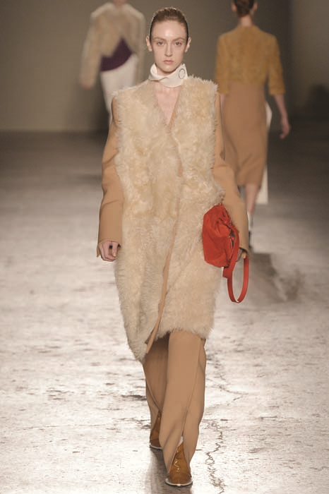 İTALYAN TASARIMCI GABRIELE COLANGELO SANATTAN  İLHAM ALIYOR