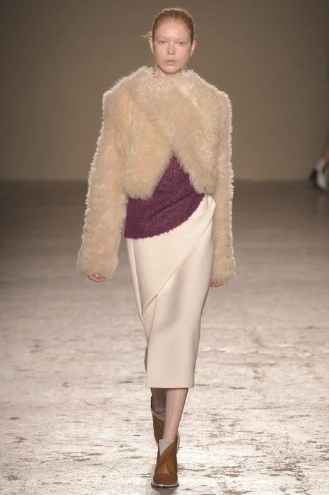 İTALYAN TASARIMCI GABRIELE COLANGELO SANATTAN  İLHAM ALIYOR